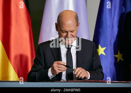 25.11.2022, Deutschland, Berlin, Berlin - Bundeskanzler Olaf Scholz nach Unterzeichnung der gemeinsamen Erklärung zur Energiesolidarität zwischen Frankreich und Deutschland Stockfoto
