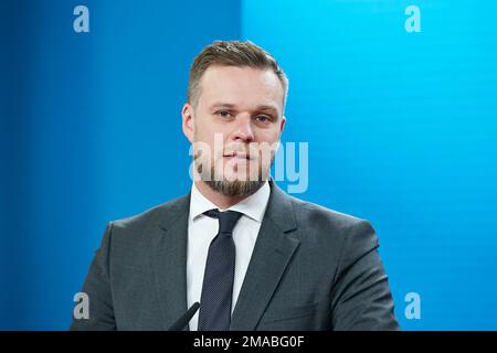 11.11.2022, Deutschland, Berlin, Berlin - der Außenminister der Republik Litauen Gabrielius Landsbergis während einer Pressekonferenz im Stockfoto