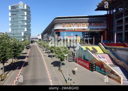 03.06.2022, Deutschland, Berlin - East Side Mall in der Tamara-Danz-Straße. 00S220603D219CAROEX.JPG [MODELLVERSION: NEIN, MODELLVERSION: NEIN (c) Caro-Bild Stockfoto