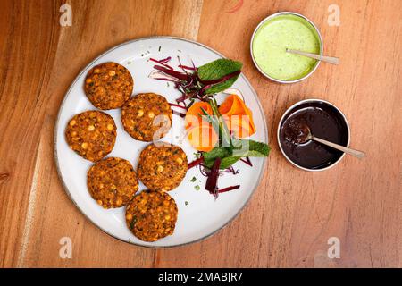Indisches Essen. Vegetarisches Essen. Vegetarische Koteletts aus Soja. Stockfoto