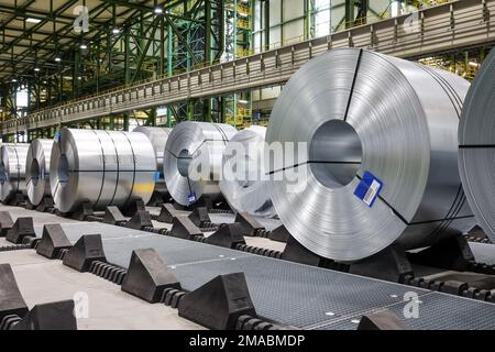 13.10.2022, Deutschland, Nordrhein-Westfalen, Dortmund - ThyssenKrupp Steel, FBA 10 feuerverzinkte Linie 10 am Standort Westfalenhuette, St. Stockfoto