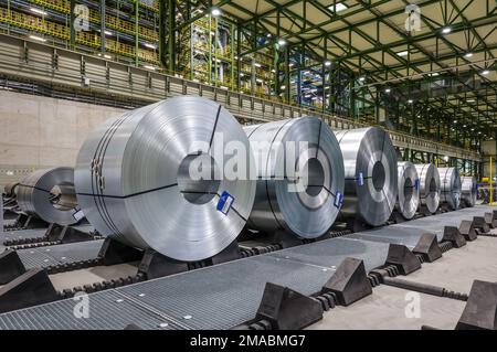 13.10.2022, Deutschland, Nordrhein-Westfalen, Dortmund - ThyssenKrupp Steel, FBA 10 feuerverzinkte Linie 10 am Standort Westfalenhuette, St. Stockfoto