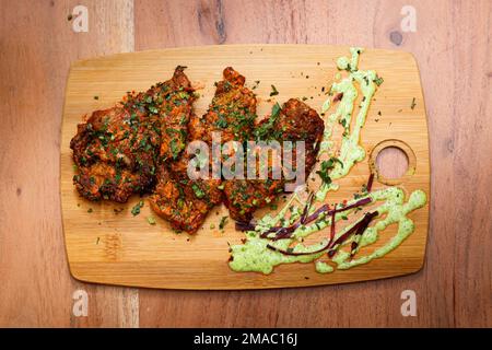 Indisches Essen. Indisches Barbecue wird im Ofen gekocht. Stockfoto