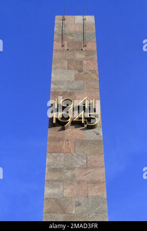 Schräg. Monument aux défenseurs héroiques de Léningrad. Place de la Victoire. Saint-Pétersbourg. Russie! Obelisk. Denkmal für den heldenhaften Verteidiger Stockfoto