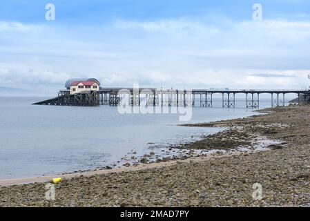 Blick auf die alte viktorianische Rettungsbootstation Mumbles, Swansea Bay Wales Stockfoto