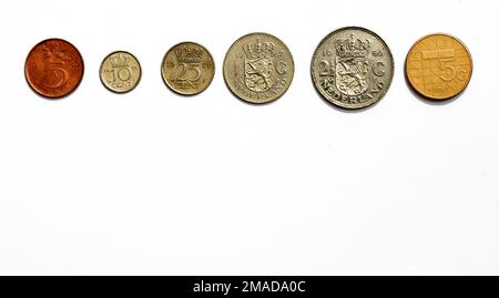 Den Helder, Niederlande. Januar 2023. Alte holländische Währung. Hochwertiges Foto Stockfoto