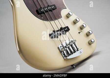 Mayones Jabba 422 Bassgitarre Stockfoto