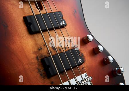 Mayones Jabba Mala 5 Frederico Malaman Bassgitarre Stockfoto