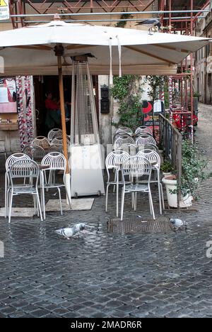 Ein leeres Café nach dem Regen in Florenz. Italien Stockfoto