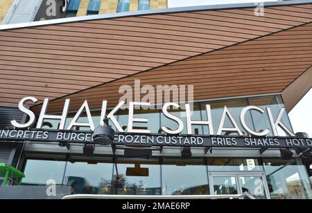 Las Vegas, USA - 20. März 2018 : Shake Shack american Restaurant Logo Name on the Las Vegas Boulevard, Famous The Strip Street in Las Vegas. Shake Sh Stockfoto