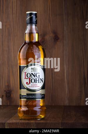 CHISINAU, MOLDAWIEN - 05. Februar 2016. Long John ist ein gemischter schottischer Whisky, der sorgfältig in den schottischen Highlands hergestellt wird. Stockfoto