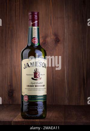 CHISINAU, MOLDAWIEN - 05. Februar 2016: Foto einer Flasche "Jameson" Whiskey. Jameson ist ein gemischter irischer Whiskey, der von Irish Distillers Subsid hergestellt wird Stockfoto