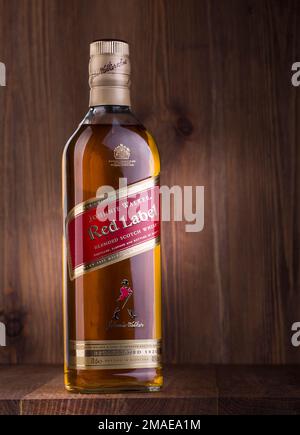 CHISINAU, MOLDAWIEN -05. Februar 2016: Johnnie Walker ist die weltweit am weitesten verbreitete Marke für gemischten Scotch Whisky mit einem Umsatz von über 130 US-Dollar Stockfoto