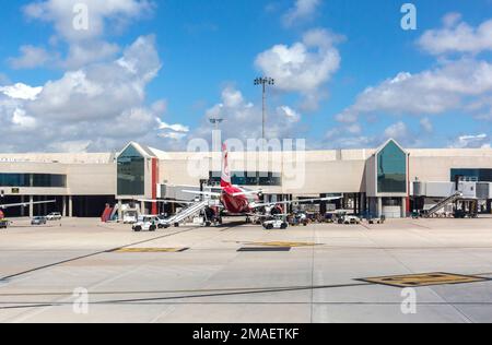 PALMA DE MALLORCA, BALEAREN, SPANIEN - 11. MAI 2016: Abflug vom Flughafen Tarmac in Palma de Mallorca, Balearen, Spanien am 11. Mai 2016 Stockfoto