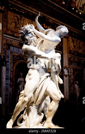 Die Bernini-Statue Ratto di Proserpina in der Galleria Borghese in Rom, Italien Stockfoto