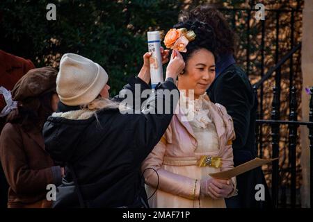 Hinter den Kulissen der Bridgerton-Dreharbeiten in Bath, England Stockfoto