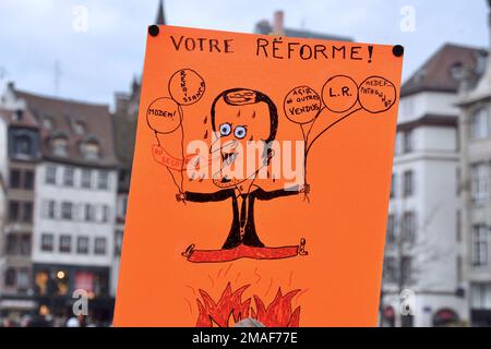 Straßburg, Frankreich. 19. Januar 2023. Tag der Demonstration gegen die von der Regierung von Elisabeth Borne angekündigte Rentenreform. Etwa 15.000 Menschen marschierten durch die Straßen von Straßburg, um zu demonstrieren. 19. Januar 2022 in Straßburg Nordostfrankreich. Foto von Nicolas Roses/ABACAPRESS.COM Kredit: Abaca Press/Alamy Live News Stockfoto