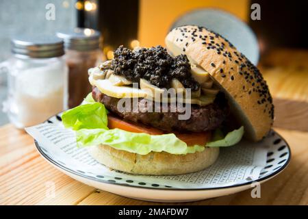 Authentischer, hochwertiger amerikanischer Burger Stockfoto