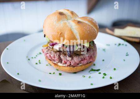 Authentischer, hochwertiger amerikanischer Burger Stockfoto