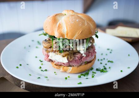 Authentischer, hochwertiger amerikanischer Burger Stockfoto