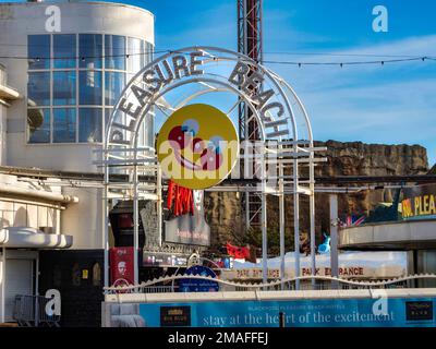 Pleasure Beach Eingang und Logo Blackpool Seaside Resort Lancashire UK Stockfoto