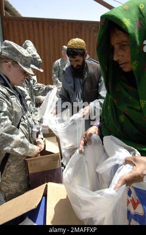 060518-A-0527A-015. Subjekt Operation/Serie: DAUERHAFTE FREIHEITSBASIS: Bagran Airfield Country: Afghanistan (AFG) Szene Hauptkommando gezeigt: NORDOSTEN Stockfoto