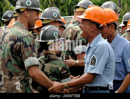 060724-N-0553R-003. Basis: San Fernando Land: Philippinen (PHL) Stockfoto