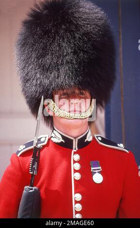 Wachhabende der Königin, Lower Ward, Schloss Windsor, Windsor, Berkshire, England, Vereinigtes Königreich Stockfoto