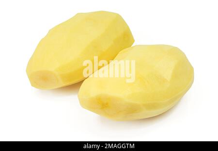 Zwei geschälte rohe Kartoffeln, isoliert auf weißem Hintergrund Stockfoto