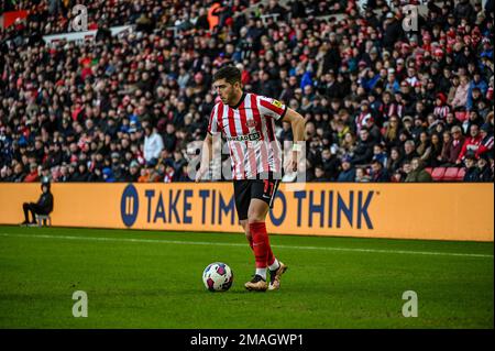 Der Mittelfeldspieler Lynden Gooch von Sunderland AFC im Kampf gegen Swansea City bei der EFL-Meisterschaft Stockfoto