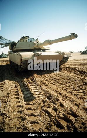 Ein M-1A1 Abrams Hauptkampfpanzer, der während der Operation Desert Storm eingesetzt wurde. Betreff Operation/Serie: WÜSTENSTURM Land: Saudi-Arabien (Sau) Stockfoto