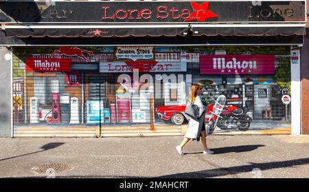 Teneriffa, Spanien 28. Dezember 2018: Straßencafé am Morgen, Santa Cruz de Tenirife Stockfoto