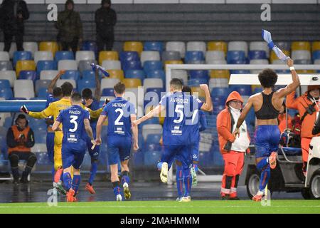 Neapel, Italien. 18. Januar 2023. Spieler von US Cremonese feiern am Ende des Spiels von Coppa Italia zwischen SSC Napoli und US Cremonese im Stadio die Stockfoto