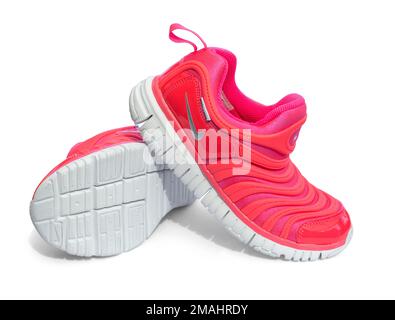 Pomos, Zypern - 04. September 2017: Nike Schuh. Produktaufnahme des Nike Laufschuhs. Isoliert auf weißem Hintergrund, mit Beschneidungspfad Stockfoto