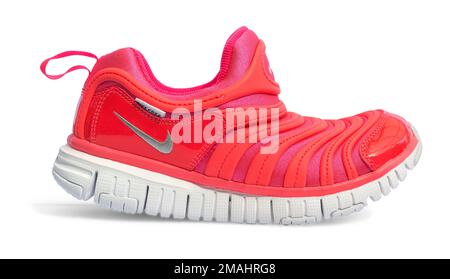 Pomos, Zypern - 04. September 2017: Nike Schuh. Produktaufnahme des Nike Laufschuhs. Isoliert auf weißem Hintergrund, mit Beschneidungspfad Stockfoto