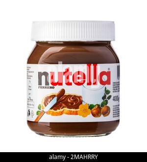 CHISINAU MOLDAWIEN - 14. NOVEMBER 2015: Glas italienische Nutella Haselnusscreme von Ferrero Stockfoto