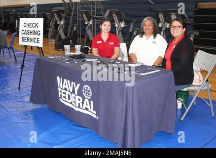 MARINESTÜTZPUNKT GUAM (27. MAI 2022) - USA Marinebasis Guam (NBG) aktivierte im Rahmen der jährlichen Schwerwetterübung am 27. Mai ein Notfall-Familienunterstützungszentrum (EFAC) im Charles King Fitness Center auf NBG. Die jährliche Übung vom 23. Bis 27. Mai soll die Bereitschaft der Militär- und Lokalbehörden verbessern, sich auf schwere Witterungsbedingungen in der Region vorzubereiten. Befehlsoffiziere und teilnehmende Einrichtungen, die in den Bereichen Befehls-, Kontroll- und Kommunikationsfähigkeit, Bereitschaftsbereitschaft und Personal in den Bereichen Rechenschaftspflicht, Katastrophenvorsorge und Wiederherstellung geschult sind. Ein Teil davon Stockfoto