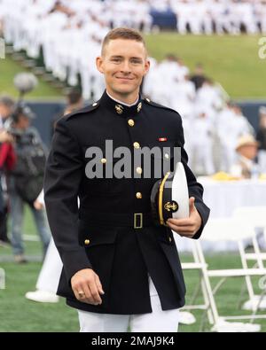 ANNAPOLIS, Md (27. Mai 2022) die USA In der 2022. Klasse der Naval Academy wurden 1.100 Fähnrich in einer Zeremonie im Navy-Marine Corps Memorial Stadium abgeschlossen, wo Präsident Joseph R. Biden Jr. als Gastredner eine Rede hielt. Die Naval Academy ist das Undergraduate College des Marinedienstes unseres Landes und bereitet junge Männer und Frauen darauf vor, professionelle Offiziere von Kompetenz, Charakter und Mitgefühl in den USA zu werden Marine und Marine Corps. Stockfoto