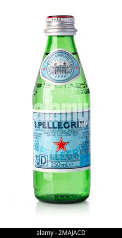 CHISINAU, MOLDAWIEN - Dezember 15: 2017 Uhr: Flasche Wasser von San Pellegrino isoliert auf weißem Hintergrund. Seit 1997 im Besitz von Nestle, ist San Pellegrino an Stockfoto