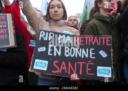 Environ 400000 personnes à Paris selon les syndicats sont venus dire NON à l'allongement de la durée de cotisation et au départ en retraite à 64 ans Stockfoto