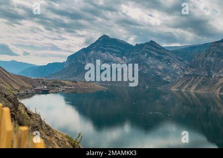Irganayskoe Reservoir, Dorf Shamilkal. Attraktionen von Dagestan. Stockfoto