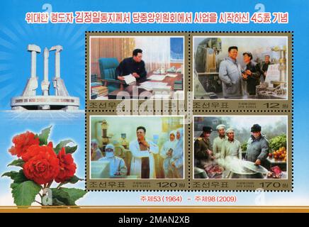 2009 Nordkorea Stempelsatz. 45. Jahre Arbeit von Kim Jong Il im Zentralkomitee der Partei. Stockfoto