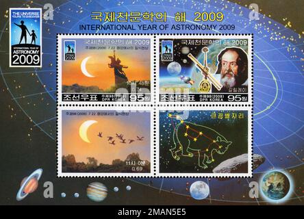 2009 Nordkorea Stempelsatz. Internationales Jahr der Astronomie. Galileo Galilei, Chollima-Statue und Sonnenfinsternis Stockfoto