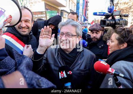 Marseille, Frankreich. 19. Januar 2023. Jean-Luc Melenchon von der LFI-Partei (La France Insoumise) während der Demonstration. Alle Gewerkschaften, die Arbeitnehmer und Manager vertreten, haben gemeinsam eine Mobilisierung gegen die neue Rentenreform gefordert, die im nächsten Monat von Premierministerin Elisabeth Borne vorgelegt werden soll. Etwa 140.000 Demonstranten marschierten laut Polizei durch die Straßen von Marseille und 1.200.000 durch Frankreich. Kredit: SOPA Images Limited/Alamy Live News Stockfoto