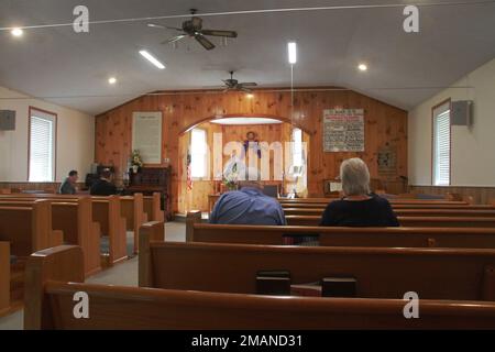 Sonntagsgottesdienst in einer christlichen Baptistenkirche in einem ländlichen Teil von Virginia, USA Stockfoto