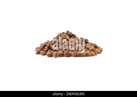 Brauner Kichererbsenhaufen, isoliert auf weißem Hintergrund. Ernährung. Lebensmittelzutat. Stockfoto