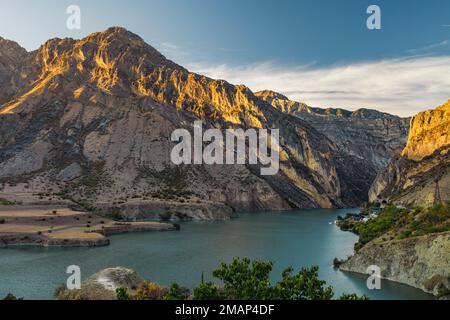 Gunib-Reservoir und Wasserkraftwerk in Dagestan Stockfoto