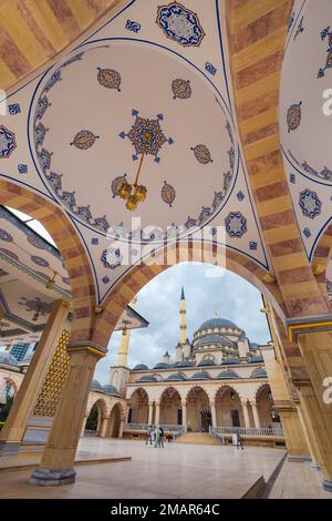 Die Akhmad-Kadyrow-Moschee ist offiziell als das Herz Tschetscheniens in Grosny, Russland, bekannt Stockfoto