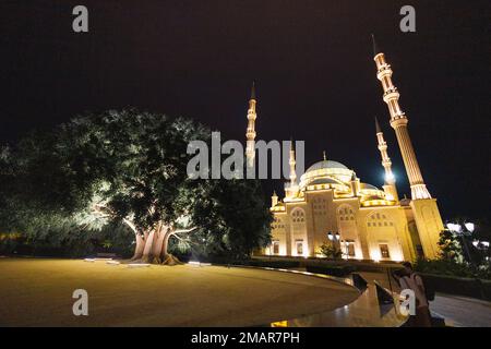 Abend im Innenhof im Herzen der Tschetschenien-Moschee. Russland Stockfoto