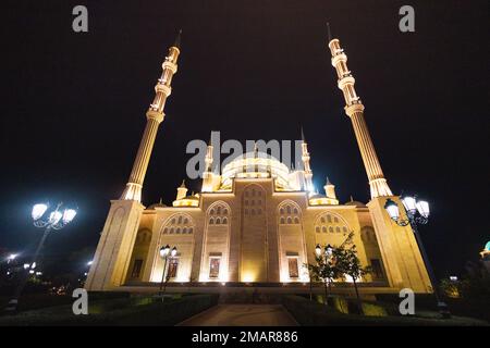 Abend im Innenhof im Herzen der Tschetschenien-Moschee. Russland Stockfoto